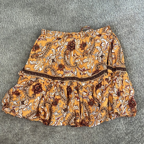 SPELL Etienne Skirt Size Medium Bohemian Dream Mini Tier Beautiful Floral Detail - Picture 3 of 13